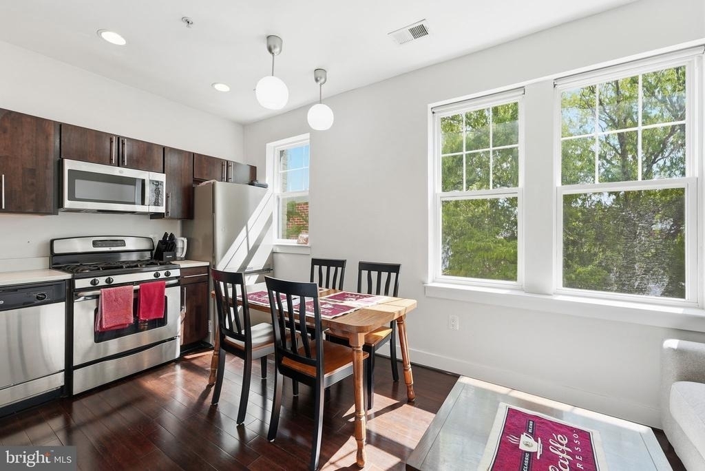 315 G Street Ne - Photo 3