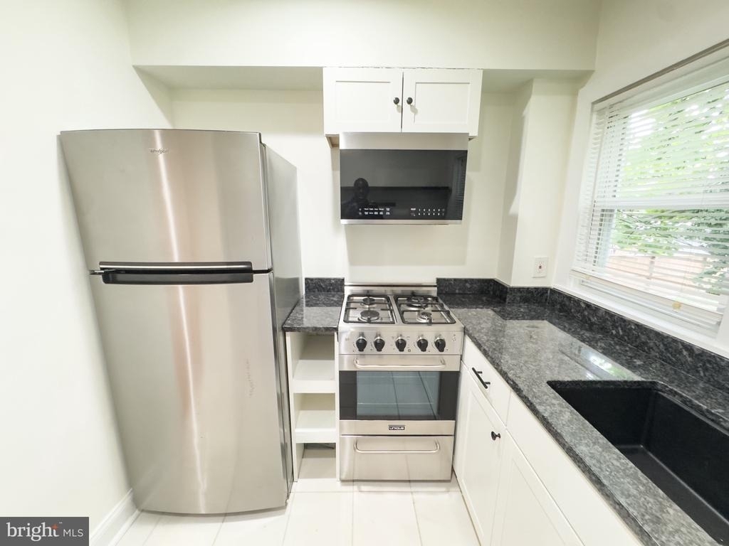 2807 4th Street Ne - Photo 2