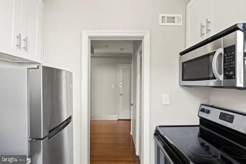 3742 12th Street Ne - Photo 3