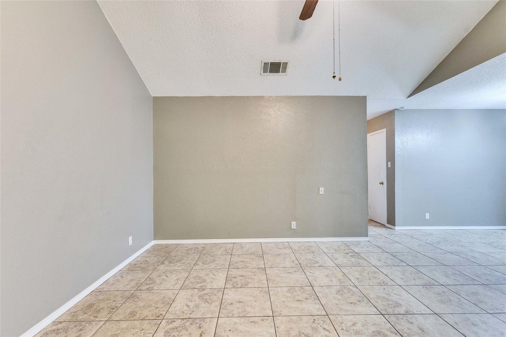10801 Lanshire Dr - Photo 3
