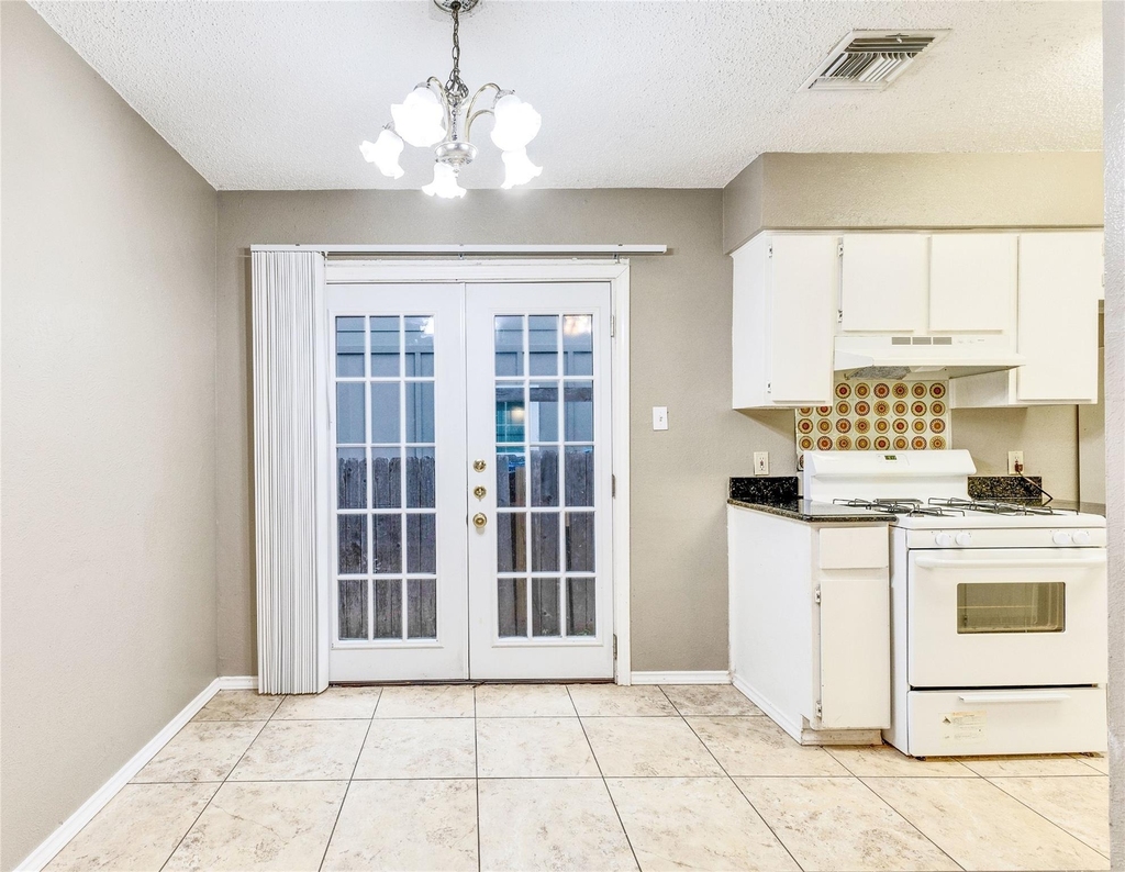 10801 Lanshire Dr - Photo 5