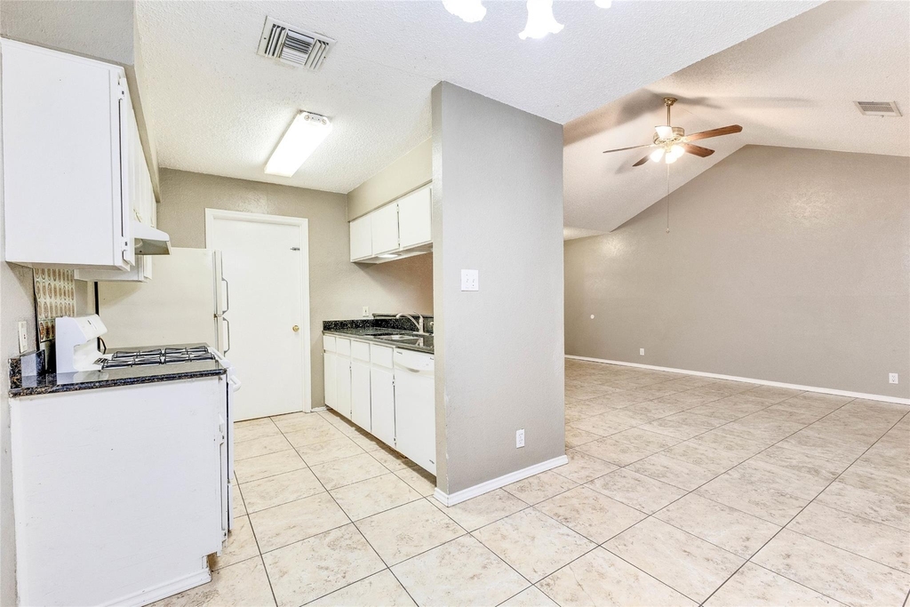 10801 Lanshire Dr - Photo 8