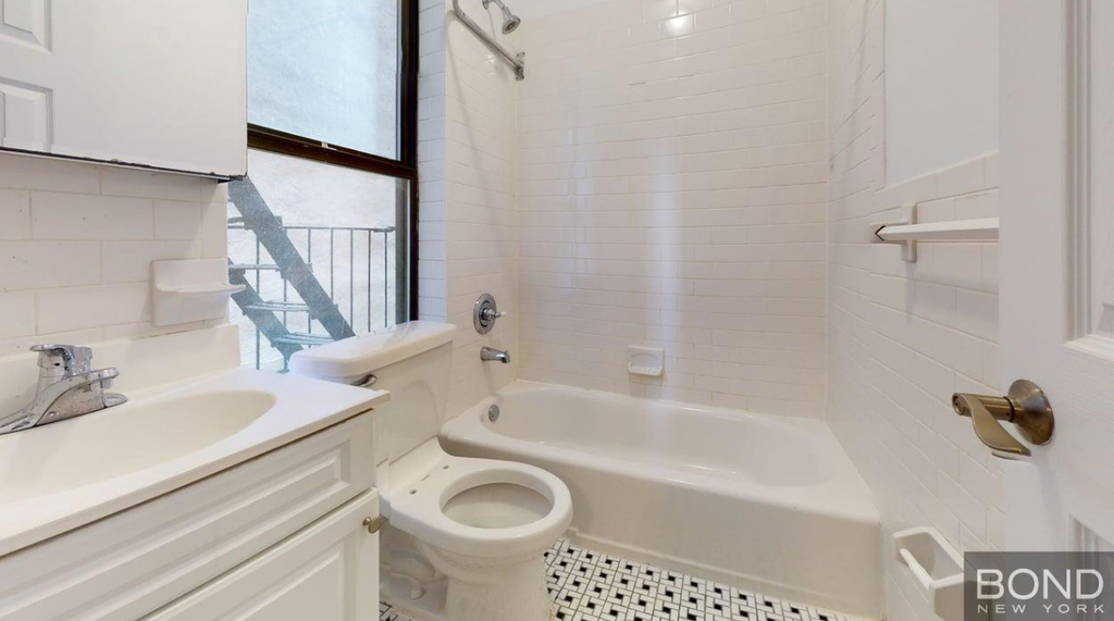 East 80th Street - Photo 5