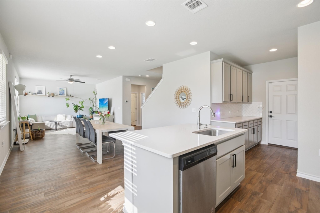 1913 Jacey Way - Photo 8