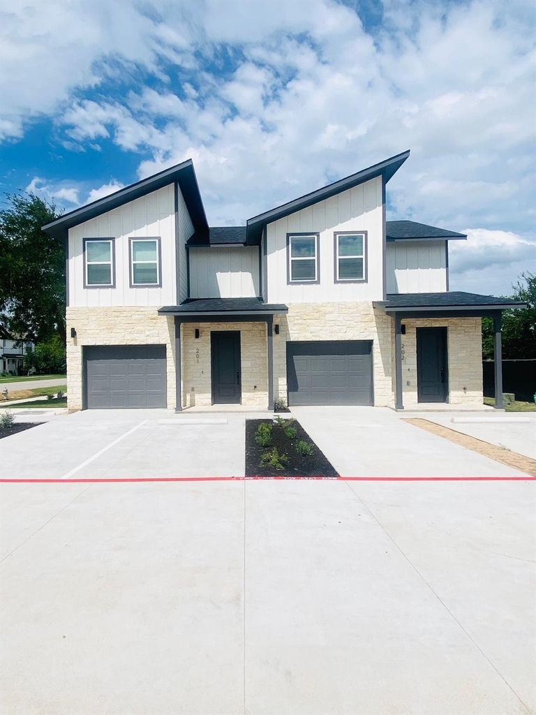 700 Horseshoe Dr - Photo 0