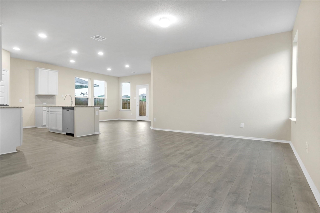135 Lyndon Dr - Photo 5