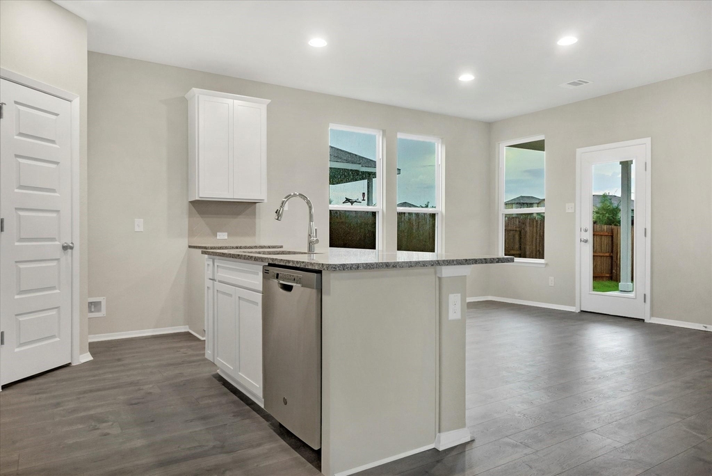 135 Lyndon Dr - Photo 4