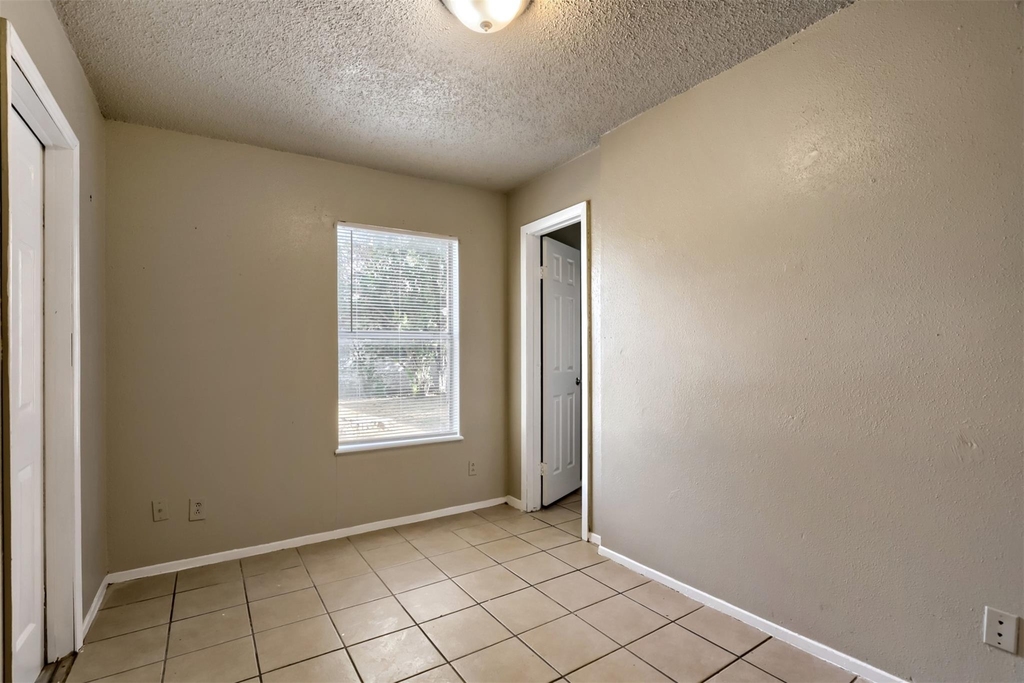 1302 Radcliff Dr - Photo 9