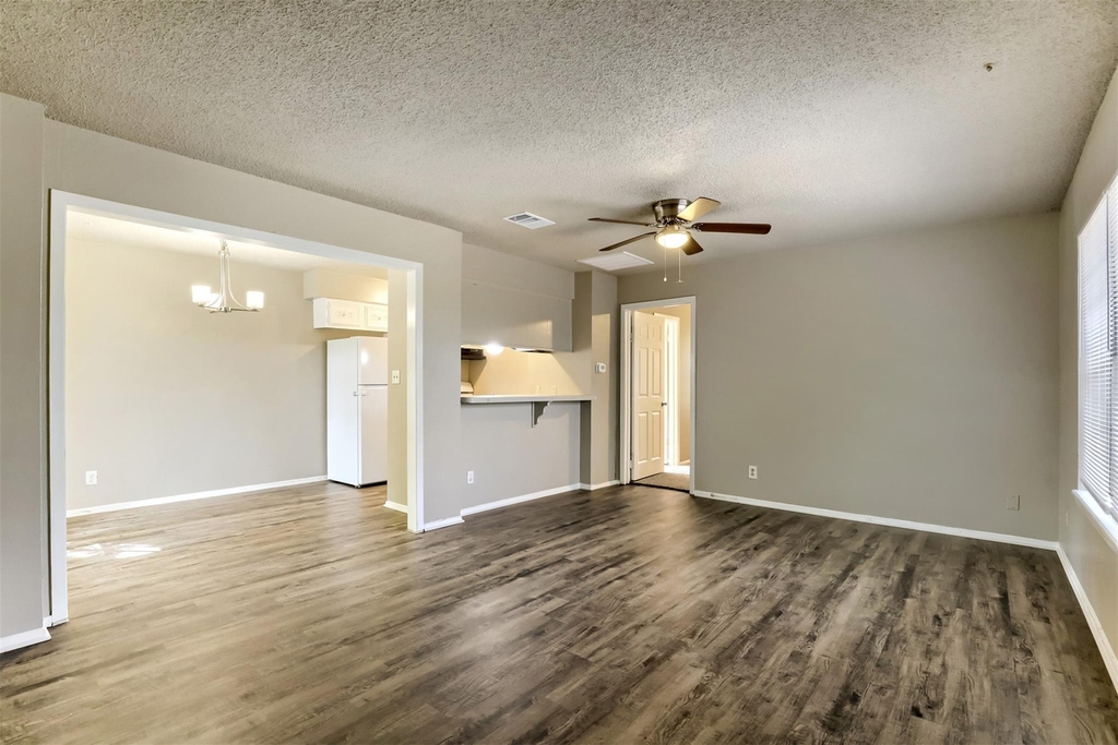 1302 Radcliff Dr - Photo 1