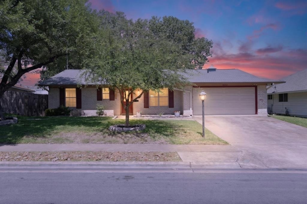 8602 Colonial Dr - Photo 0