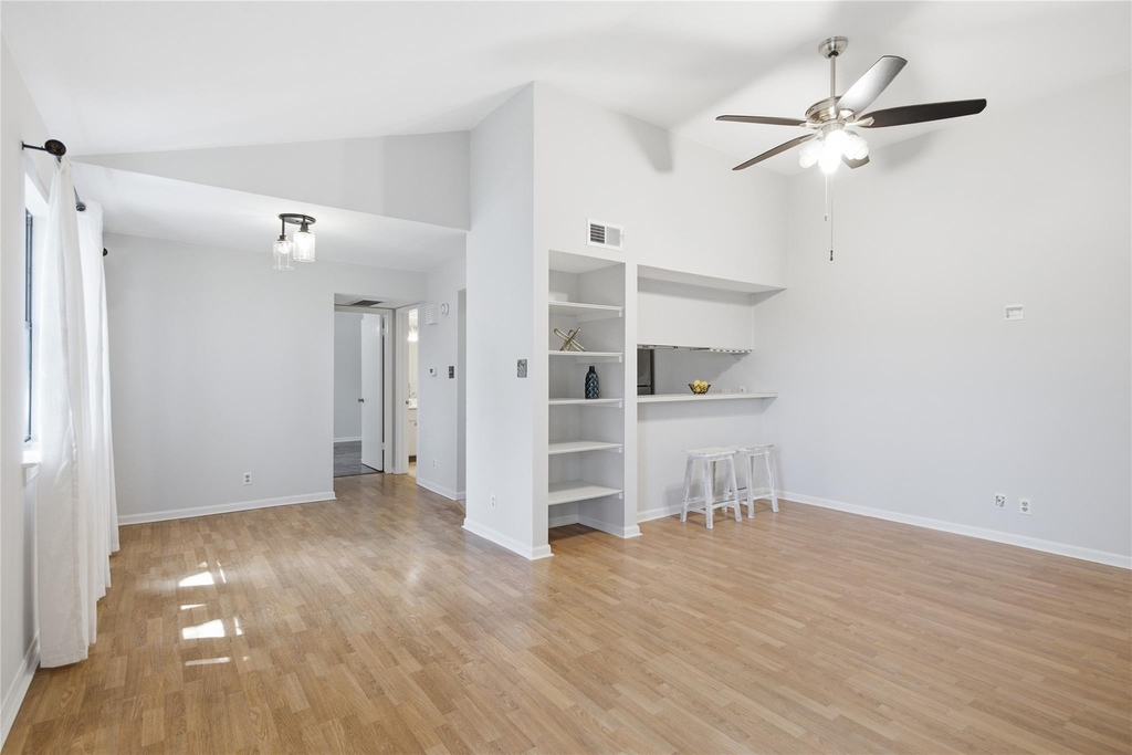 9226 Jollyville Rd - Photo 2