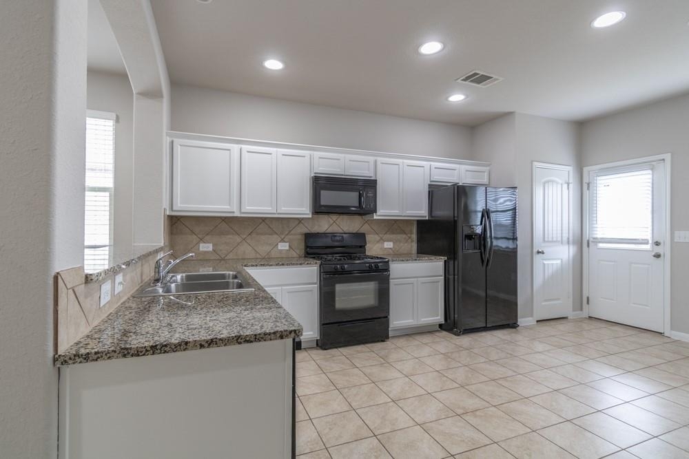 2880 Donnell Dr - Photo 3