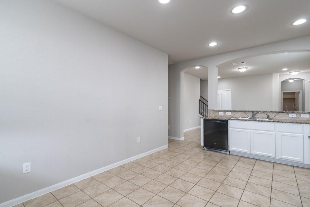 2880 Donnell Dr - Photo 5