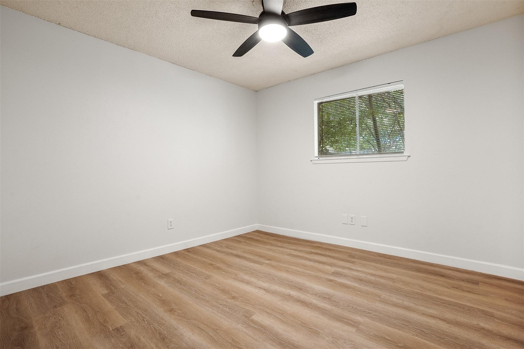 8603 Woodstone Dr - Photo 12