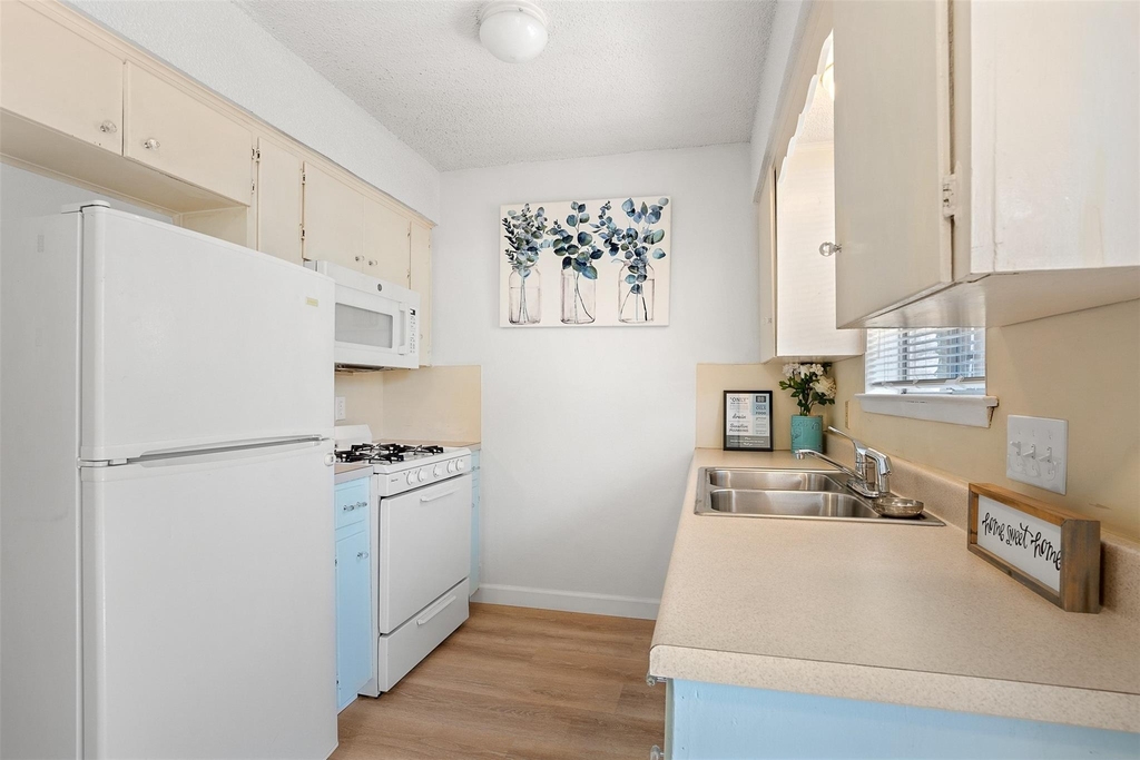 8603 Woodstone Dr - Photo 1