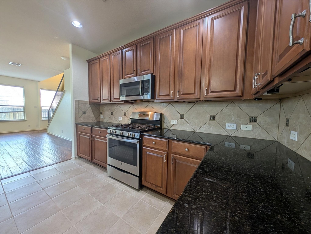 1602 Westmeadow Trl - Photo 7
