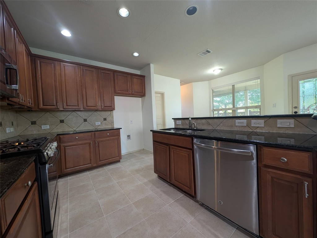 1602 Westmeadow Trl - Photo 9