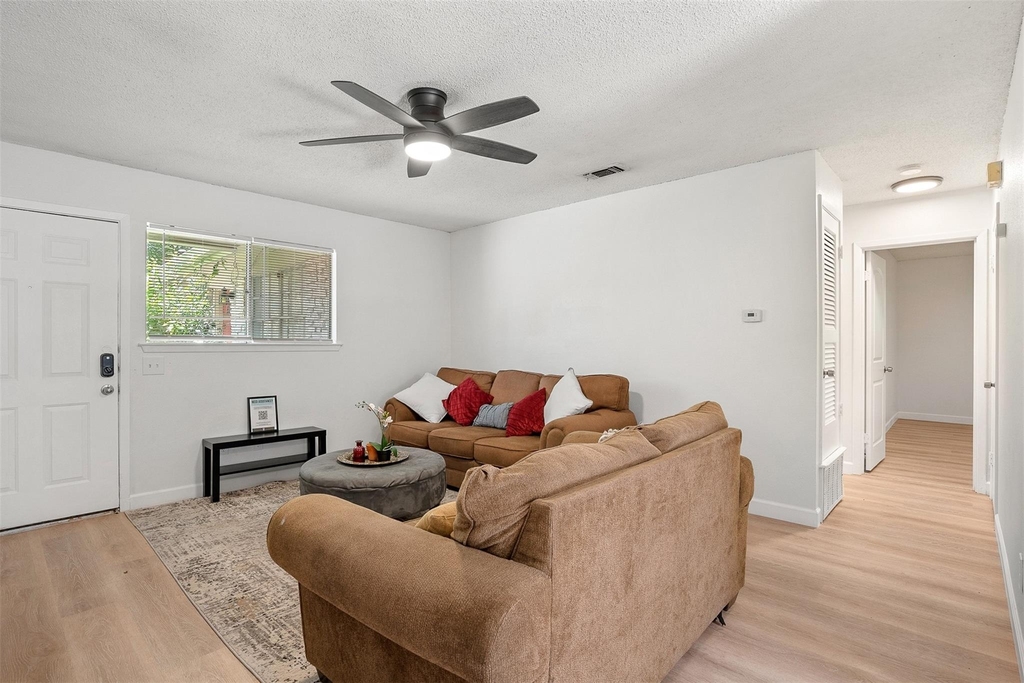 8603 Woodstone Dr - Photo 5