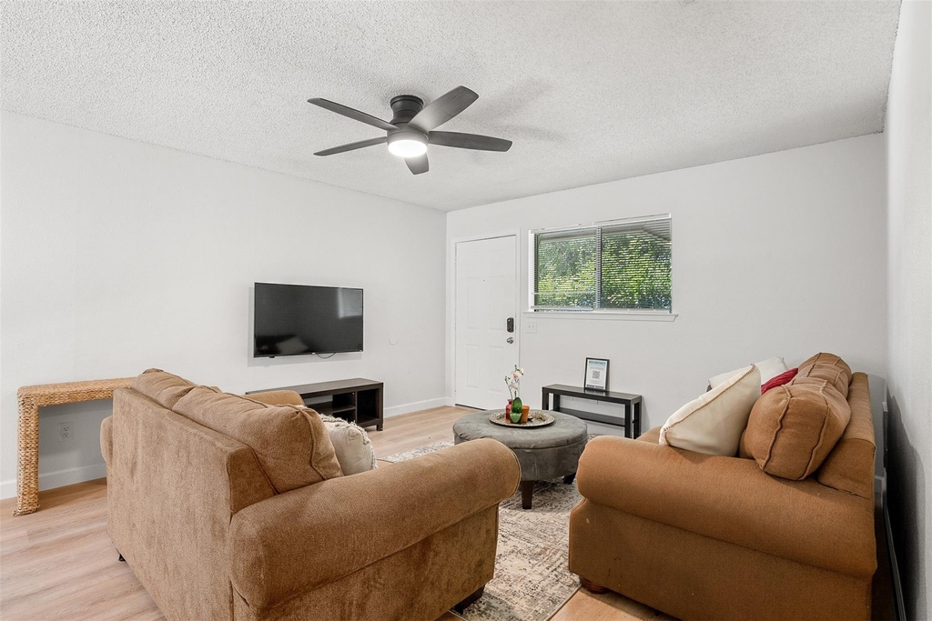 8603 Woodstone Dr - Photo 6