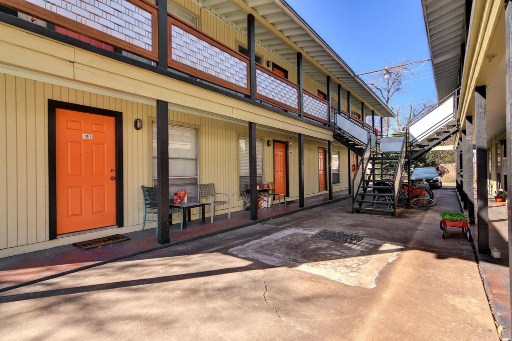 5012 Duval St - Photo 3