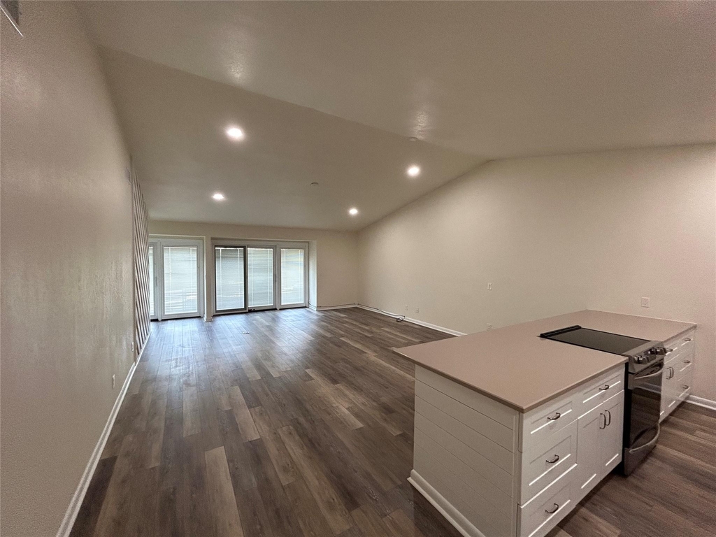 100 Bay Point Dr - Photo 2