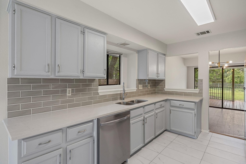 8905 Bridgewood Trl - Photo 11