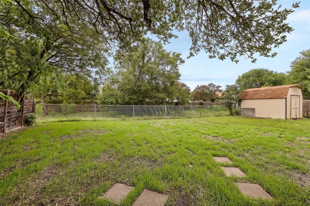 8905 Bridgewood Trl - Photo 37