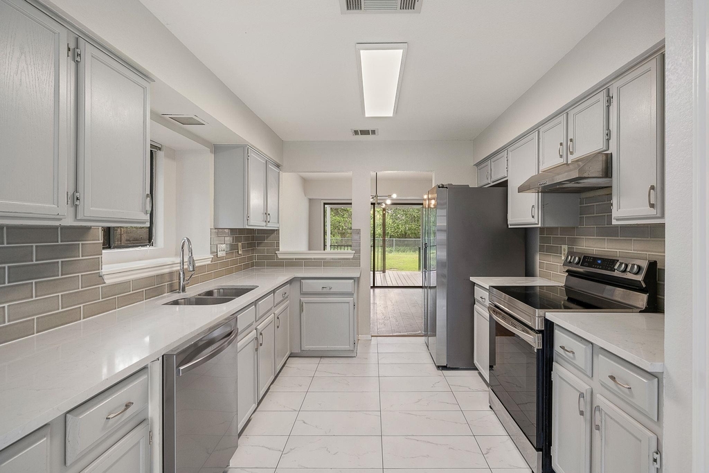 8905 Bridgewood Trl - Photo 10