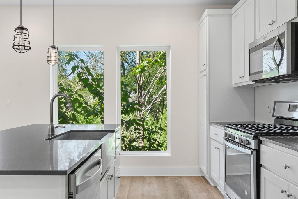 1160 Lott Ave - Photo 11