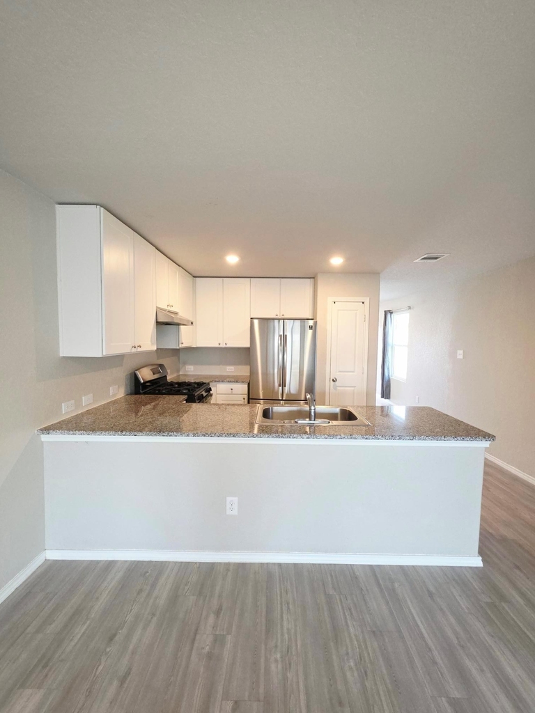 10799 Prusiner Dr - Photo 6