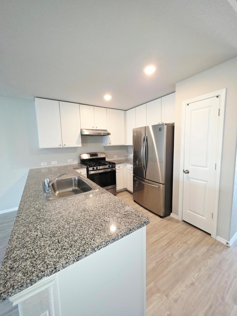 10799 Prusiner Dr - Photo 4