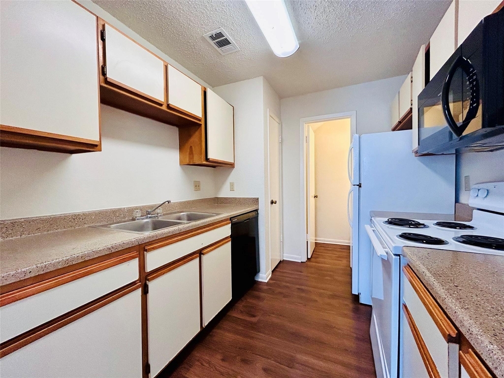 8904 Schick Rd - Photo 5