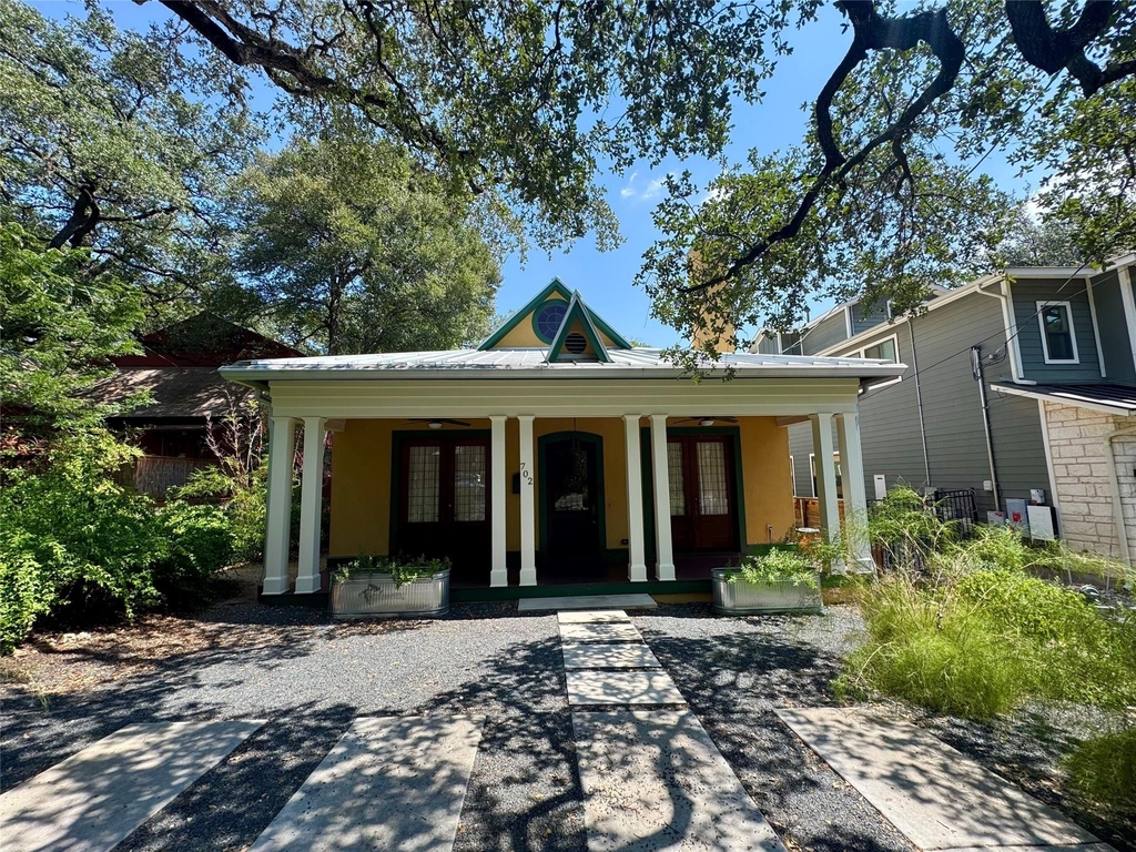 702 W Gibson St - Photo 0