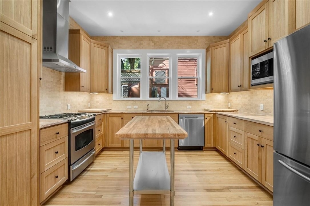 702 W Gibson St - Photo 2