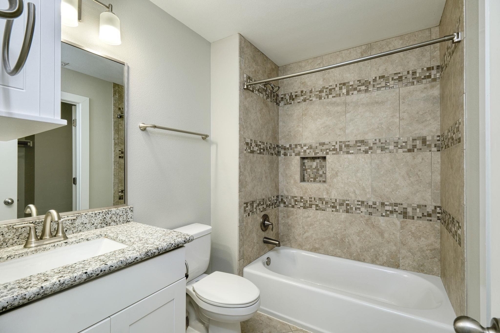 615 Spring St - Photo 4