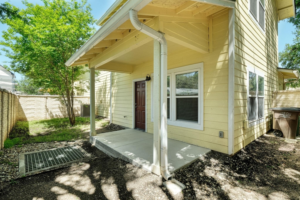 615 Spring St - Photo 8