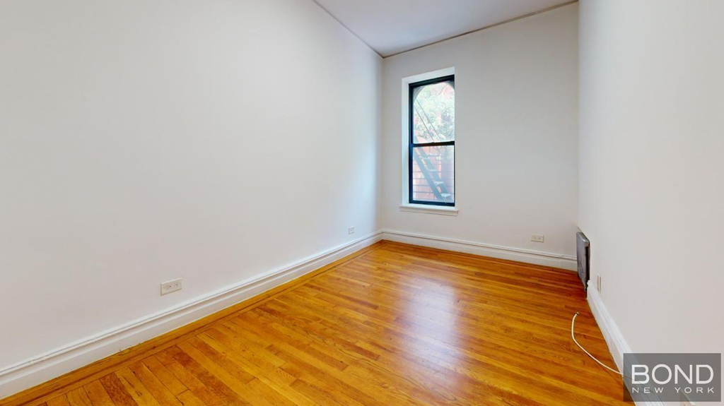 East 87th Street - Photo 4