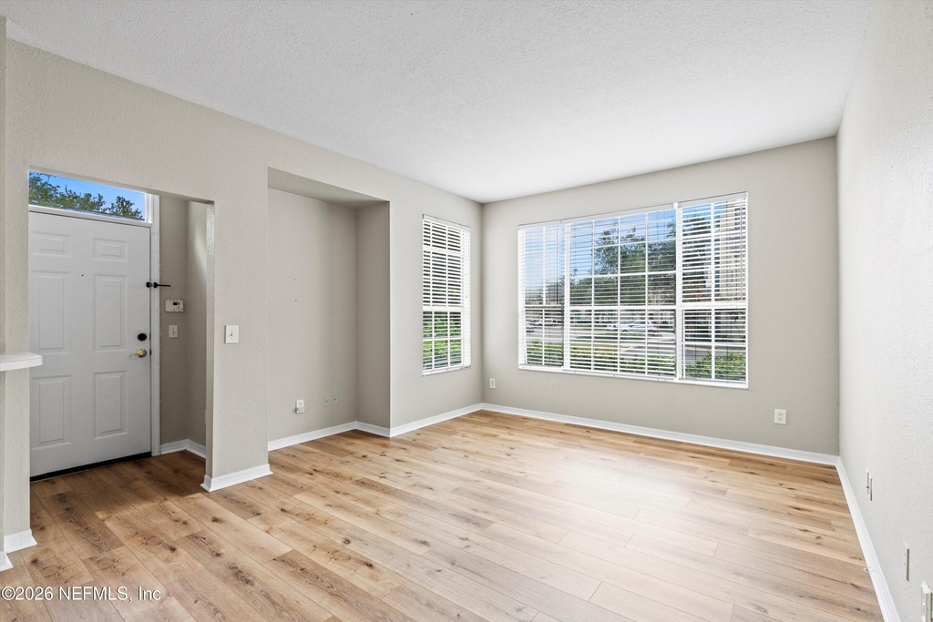 13700 Richmond Park Drive N - Photo 6