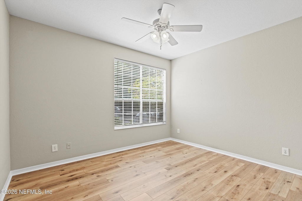 13700 Richmond Park Drive N - Photo 17