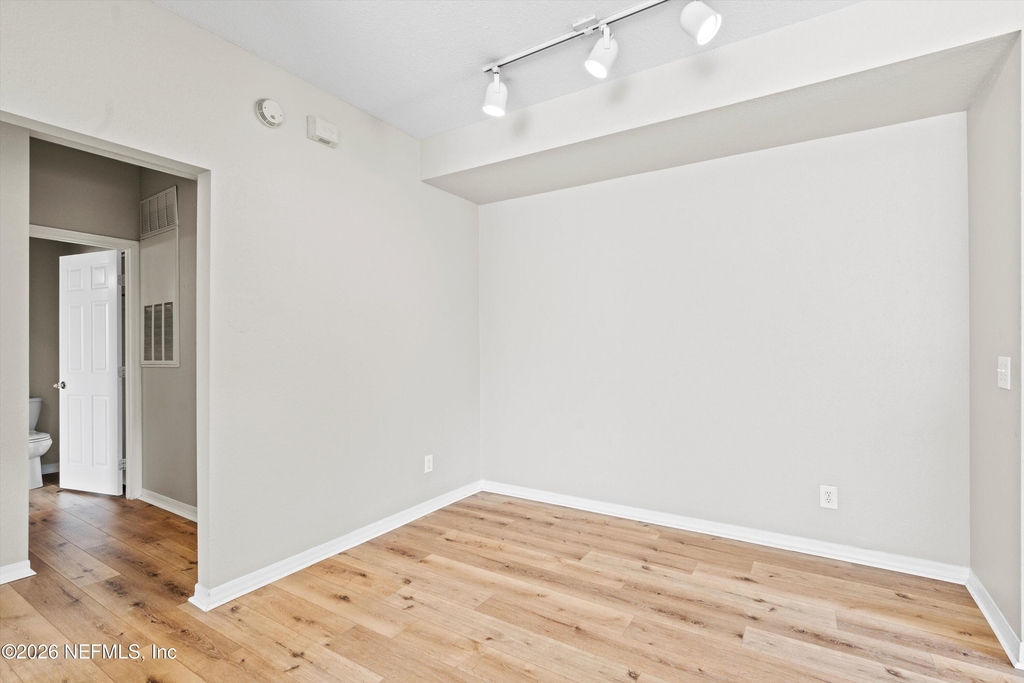 13700 Richmond Park Drive N - Photo 7