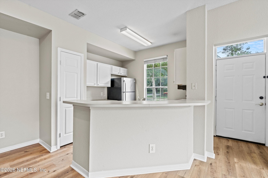 13700 Richmond Park Drive N - Photo 9