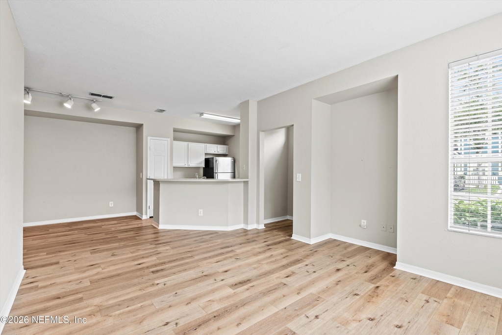 13700 Richmond Park Drive N - Photo 5