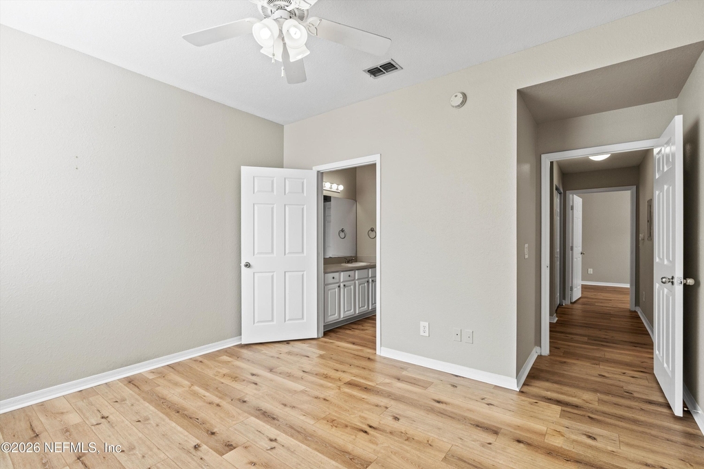 13700 Richmond Park Drive N - Photo 18