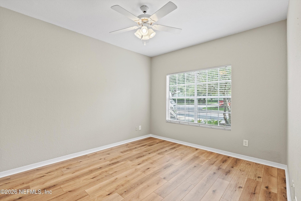 13700 Richmond Park Drive N - Photo 13
