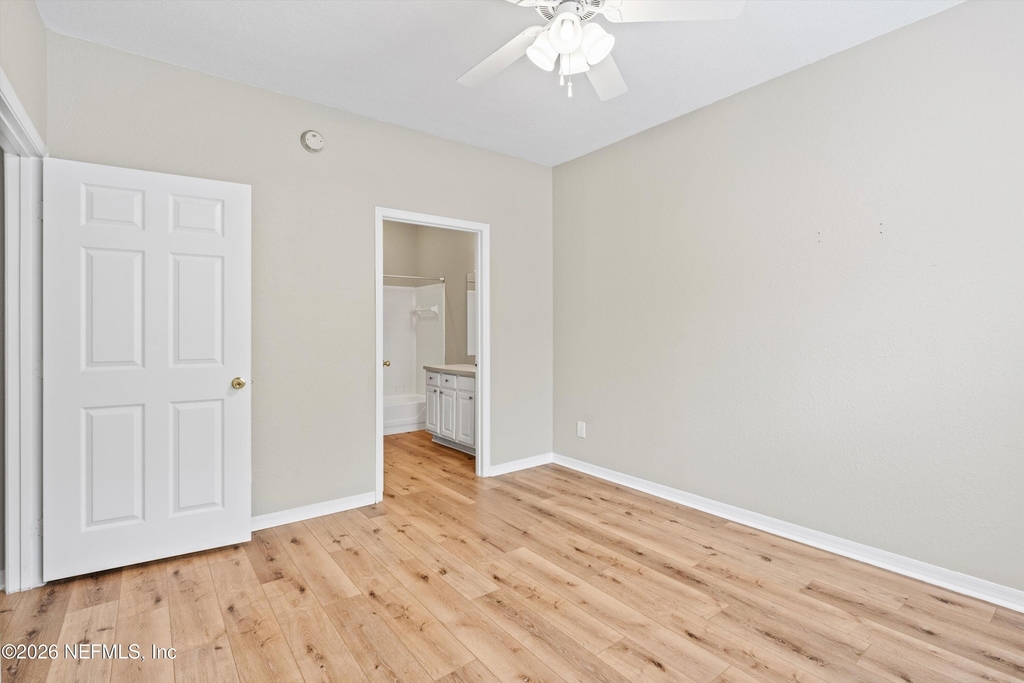 13700 Richmond Park Drive N - Photo 14