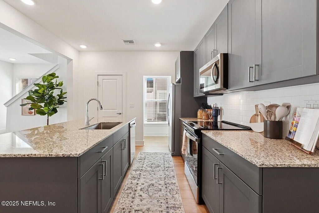3730 Dupont Avenue - Photo 3