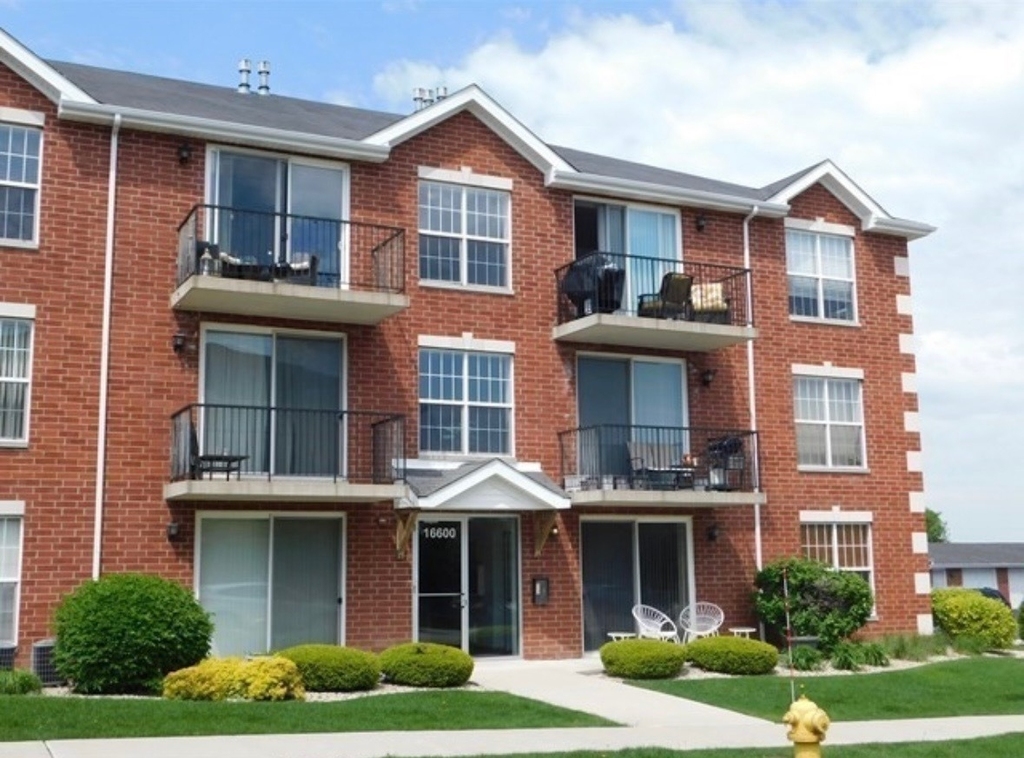 16600 Liberty Circle - Photo 0