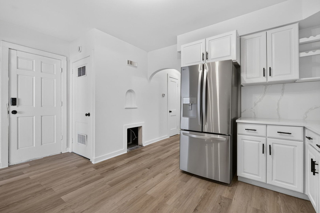 704 1/2 6th Street - Photo 2