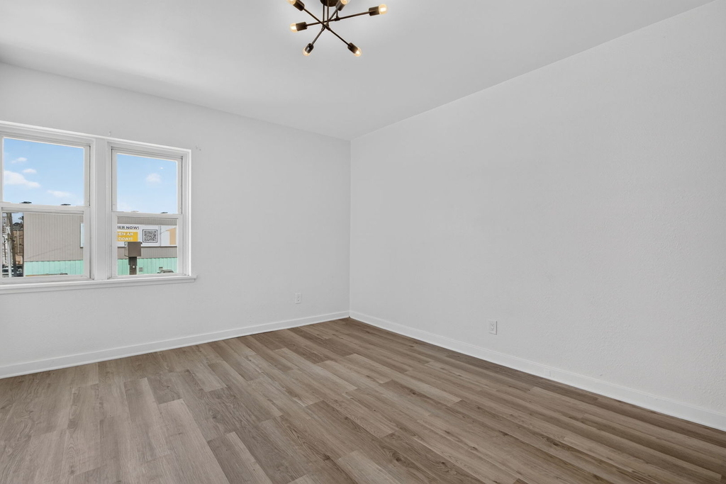 704 1/2 6th Street - Photo 5
