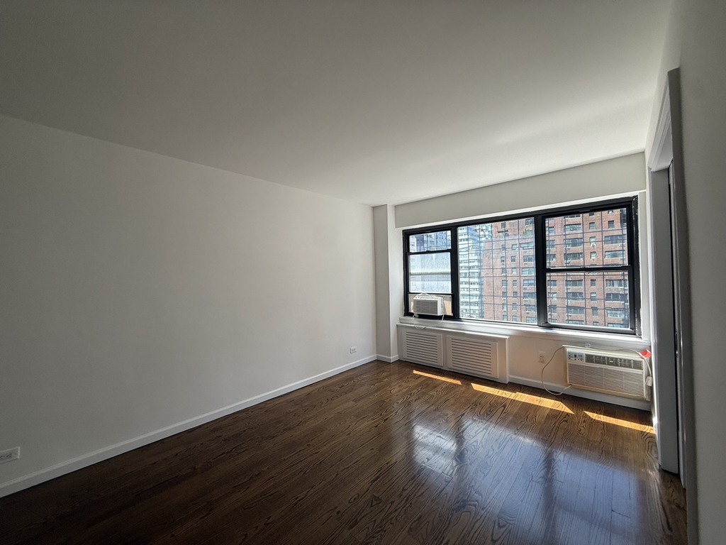 157 East 57th Street - Photo 5
